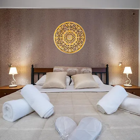 Keramikos Metro St Luxury Apartment