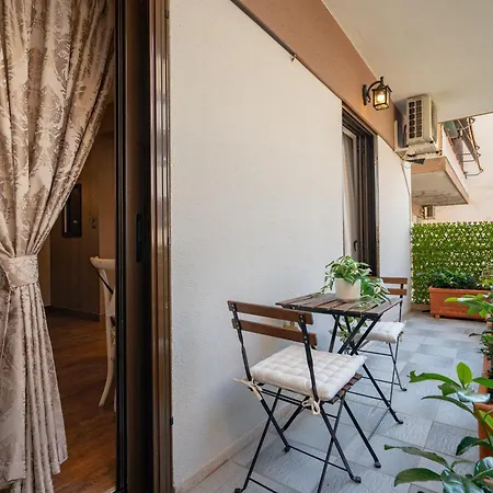 Keramikos Metro St Luxury Apartment Athens