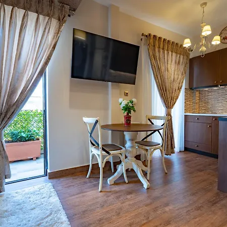 Apartment Keramikos Metro St Luxury