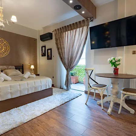 Keramikos Metro St Luxury Apartment