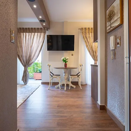 Keramikos Metro St Luxury Apartment *